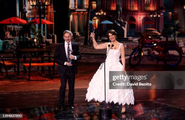 Aitana Sanchez Gijon holds the award for Best Supporting Actress for the film "Madres Paralelas" during the ceremony of Platino Awards for...