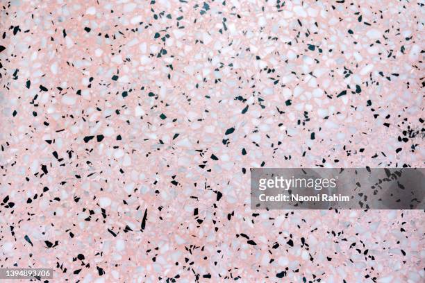 retro pink terrazzo pattern floor - architektur schwarzweiss stock-fotos und bilder