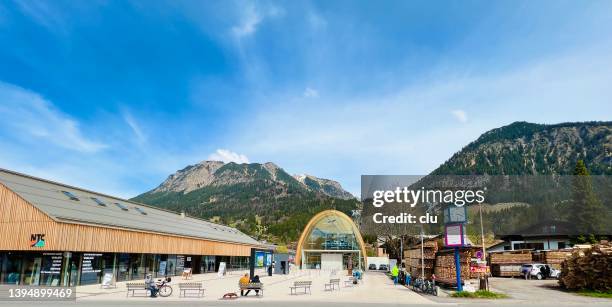 oberstdorf, talstation der luftseilbahn zum nebelhorn - oberstdorf stock-fotos und bilder