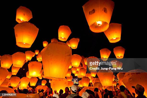 lanterns at night - releasing lanterns stock pictures, royalty-free photos & images