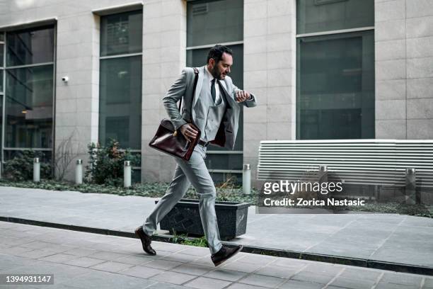 businessman getting late to work - dringendheid stockfoto's en -beelden