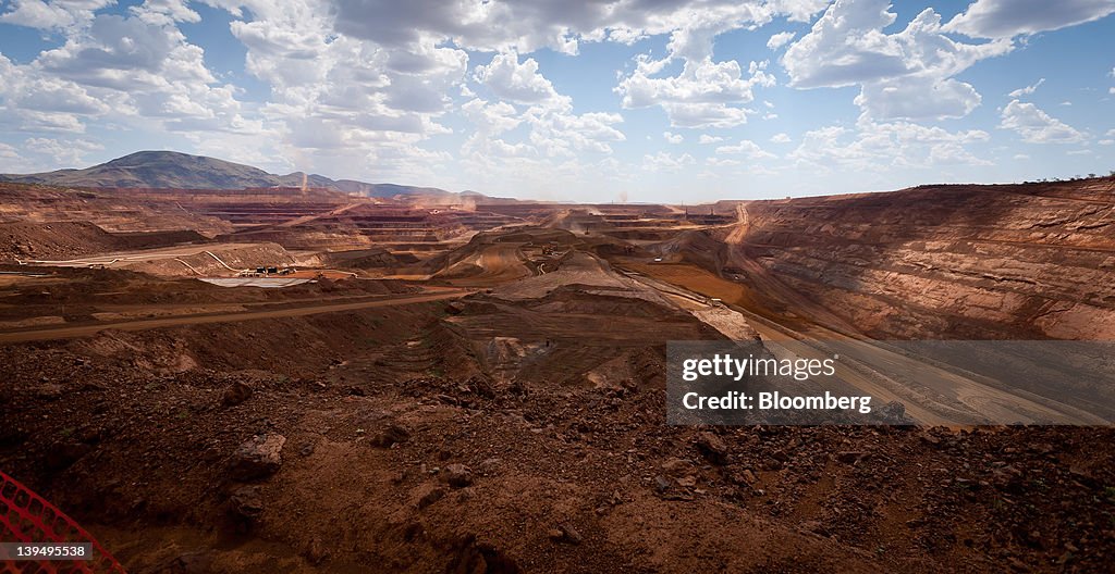 Pit Tech Rio Tinto Heavy machinery operates in the pit at Rio Tinto Group's West Angelas ...