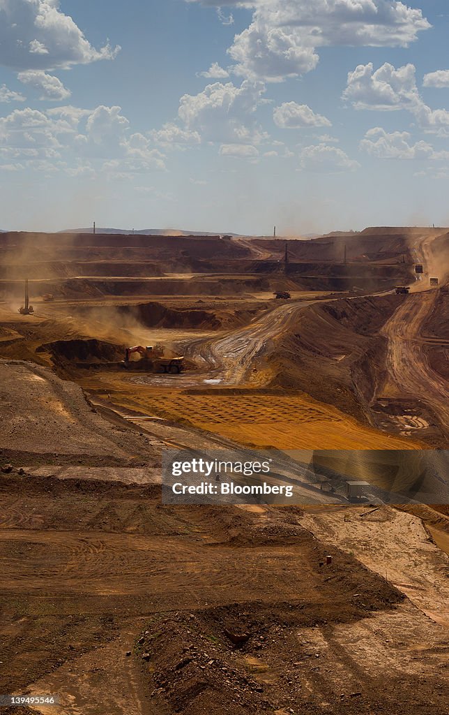Pit Tech Rio Tinto Heavy machinery operates in the pit at Rio Tinto Group's West Angelas ...