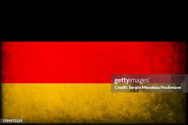 flag of germany with a grunge texture, german flag - drapeau allemand photos et images de collection