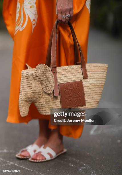 Yasmin von Schlieffen-Nannen seen wearing an orange kimono dress from Pucci, a basket bag from Loewe and white leather sandals from Hermes on April...