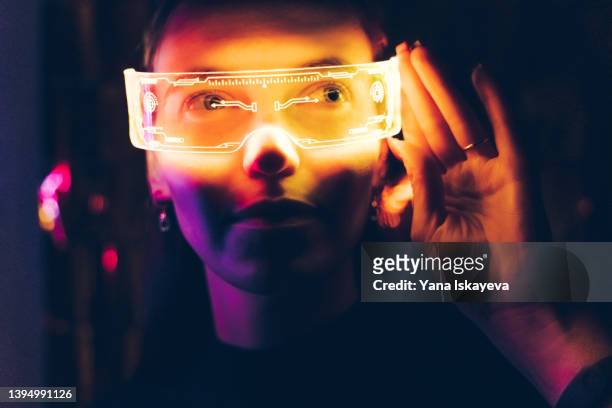 young woman engineer using her futuristic vr glasses - smart glasses eyewear foto e immagini stock