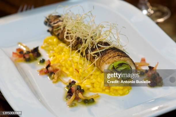 yellow risotto - milanese stockfoto's en -beelden