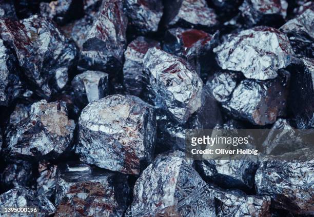 high purity polycrystalline silicon from  germany - silicium photos et images de collection