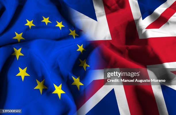 flags of the european union and the united kingdom - brexit photos et images de collection