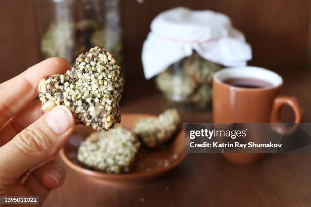 hemp-seed-nut cookies - hemp seed fotografías e imágenes de stock