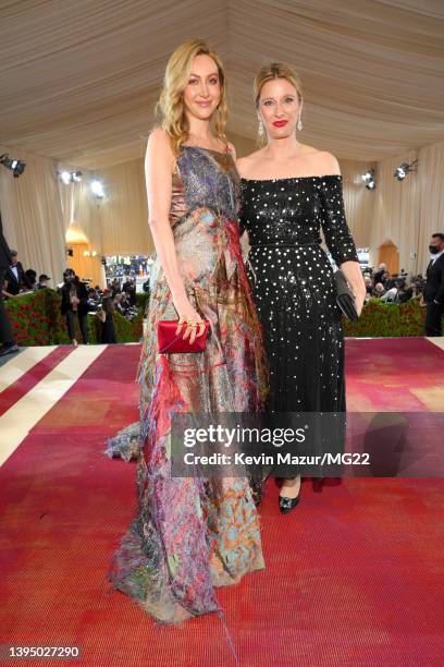 Willow Lindley and Hildy Kuryk arrive at The 2022 Met Gala Celebrating "In America: An Anthology of Fashion" at The Metropolitan Museum of Art on May...