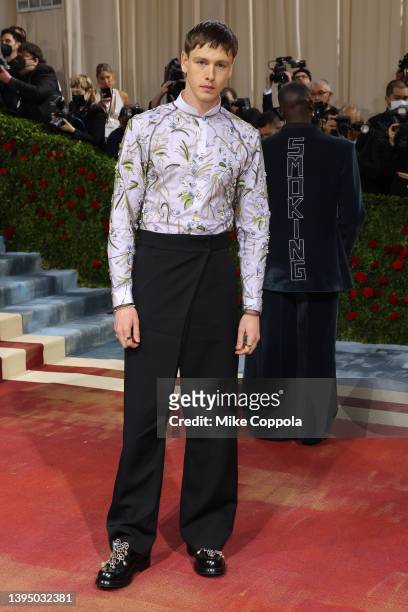 Harris Dickinson attends The 2022 Met Gala Celebrating "In America: An Anthology of Fashion" at The Metropolitan Museum of Art on May 02, 2022 in New...