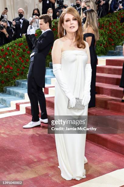 Julianne Moore attends The 2022 Met Gala Celebrating "In America: An Anthology of Fashion" at The Metropolitan Museum of Art on May 02, 2022 in New...
