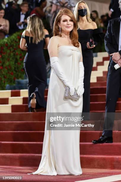 Julianne Moore attends The 2022 Met Gala Celebrating "In America: An Anthology of Fashion" at The Metropolitan Museum of Art on May 02, 2022 in New...