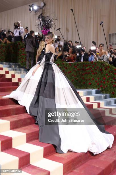 Sarah Jessica Parker attends The 2022 Met Gala Celebrating "In America: An Anthology of Fashion" at The Metropolitan Museum of Art on May 02, 2022 in...