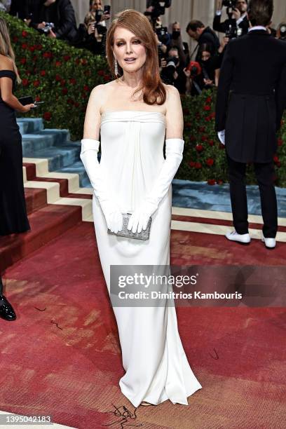 Julianne Moore attends The 2022 Met Gala Celebrating "In America: An Anthology of Fashion" at The Metropolitan Museum of Art on May 02, 2022 in New...