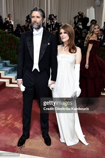 Bart Freundlich and Julianne Moore attend The 2022 Met Gala Celebrating "In America: An Anthology of Fashion" at The Metropolitan Museum of Art on...