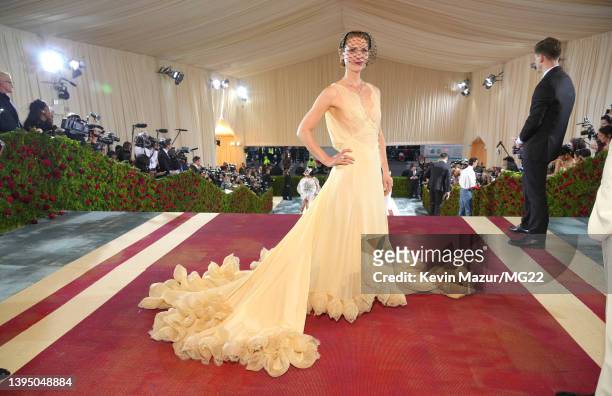 Claire Danes arrives at The 2022 Met Gala Celebrating "In America: An Anthology of Fashion" at The Metropolitan Museum of Art on May 02, 2022 in New...