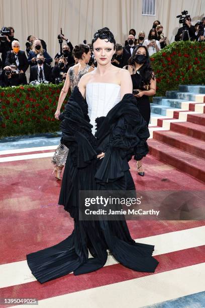 Maisie Williams attends The 2022 Met Gala Celebrating "In America: An Anthology of Fashion" at The Metropolitan Museum of Art on May 02, 2022 in New...