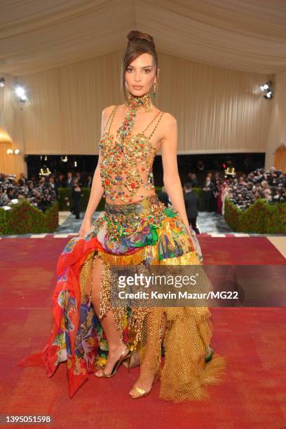 Emily Ratajkowski arrives at The 2022 Met Gala Celebrating "In America: An Anthology of Fashion" at The Metropolitan Museum of Art on May 02, 2022 in...