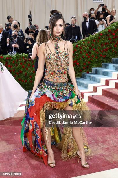 Emily Ratajkowski attends The 2022 Met Gala Celebrating "In America: An Anthology of Fashion" at The Metropolitan Museum of Art on May 02, 2022 in...