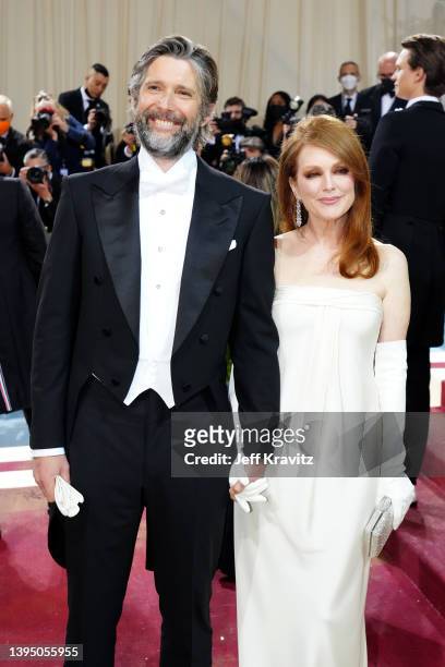 Bart Freundlich and Julianne Moore attend The 2022 Met Gala Celebrating "In America: An Anthology of Fashion" at The Metropolitan Museum of Art on...