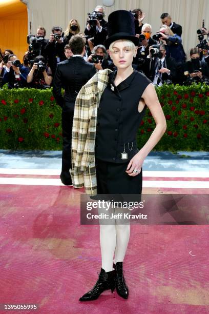 Emma Corrin attends The 2022 Met Gala Celebrating "In America: An Anthology of Fashion" at The Metropolitan Museum of Art on May 02, 2022 in New York...