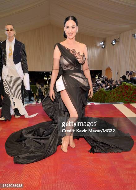 Katy Perry arrives at The 2022 Met Gala Celebrating "In America: An Anthology of Fashion" at The Metropolitan Museum of Art on May 02, 2022 in New...