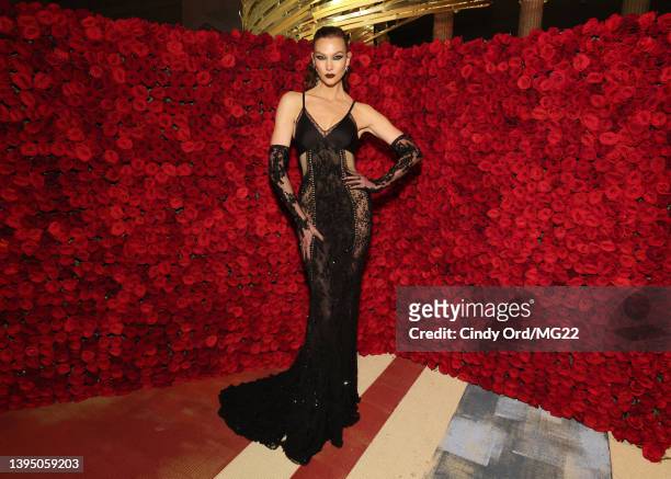 Karlie Kloss attends The 2022 Met Gala Celebrating "In America: An Anthology of Fashion" at The Metropolitan Museum of Art on May 02, 2022 in New...