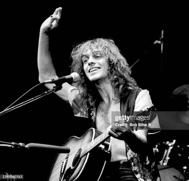 Musician Peter Frampton performs in concert at the Forum, December 7, 1976 in Inglewood, California.