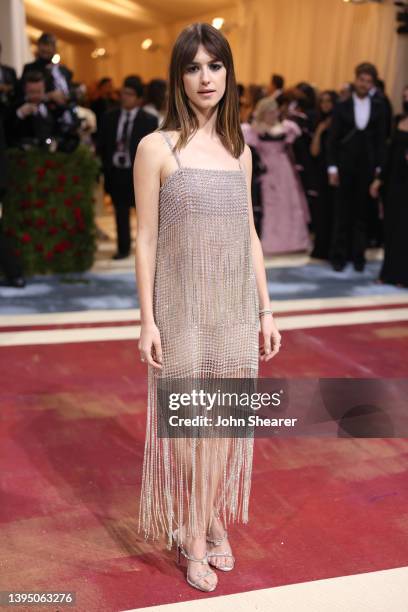 Daisy Edgar-Jones attends The 2022 Met Gala Celebrating "In America: An Anthology of Fashion" at The Metropolitan Museum of Art on May 02, 2022 in...