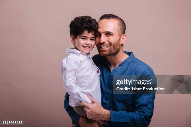 middle east family portrait, smiling. - family studio shot stock pictures, royalty-free photos & images