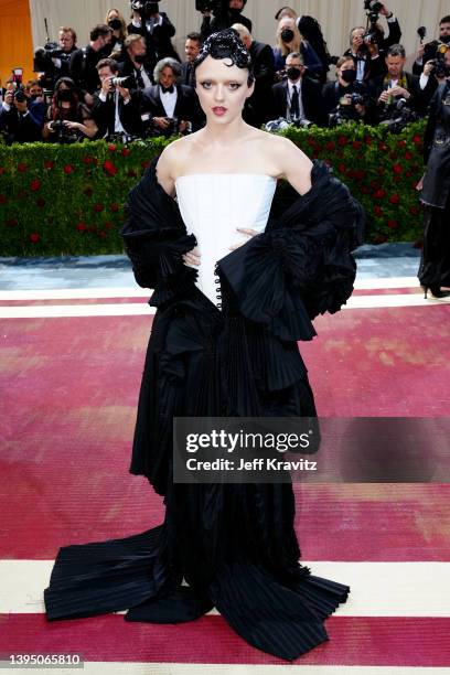 Maisie Williams attends The 2022 Met Gala Celebrating "In America: An Anthology of Fashion" at The Metropolitan Museum of Art on May 02, 2022 in New...