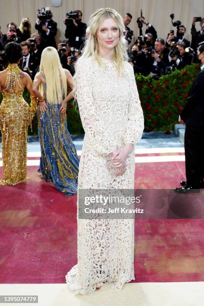 Elizabeth Debicki attends The 2022 Met Gala Celebrating "In America: An Anthology of Fashion" at The Metropolitan Museum of Art on May 02, 2022 in...