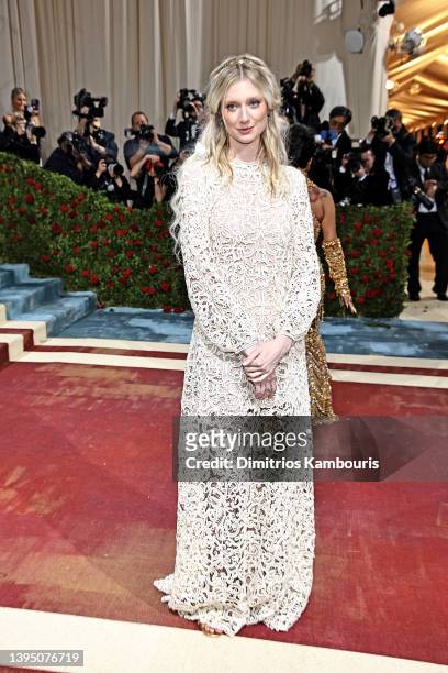 Elizabeth Debicki attends The 2022 Met Gala Celebrating "In America: An Anthology of Fashion" at The Metropolitan Museum of Art on May 02, 2022 in...