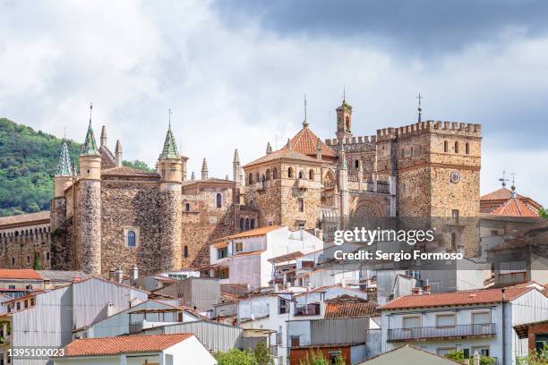 scenic view of royal monastery of santa maría de guadalupe - extremadura stockfoto's en -beelden