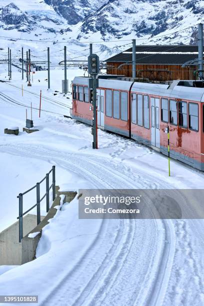 train driving at winter mountain, zermatt, switzerland - monte cervino stockfoto's en -beelden