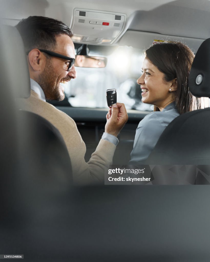 Schauen Sie sich unseren neuen Autoschlüssel Honig an!