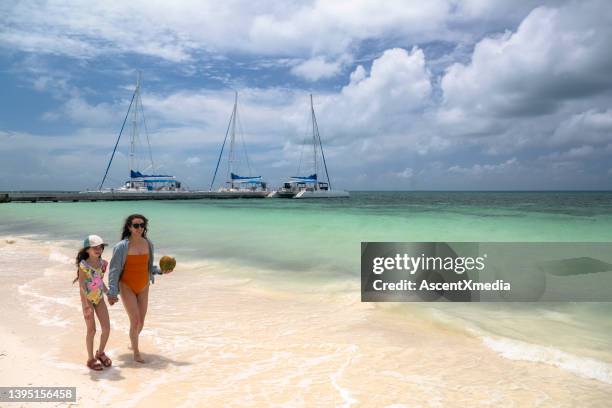 mother and daughter on a beach vacation - varadero beach stock pictures, royalty-free photos & images