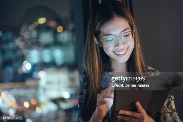 business investment easier with 5g connect internet by herself world in herhand - singapore business stock pictures, royalty-free photos & images