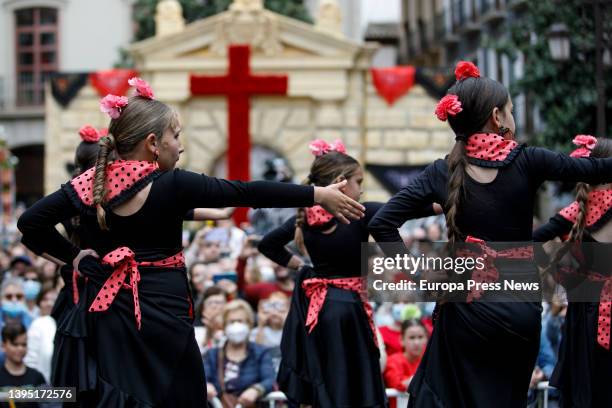 Flamenco show in front of the cross of the City Hall during the day of the Cross in Granada, on May 3, 2022 in Granada .