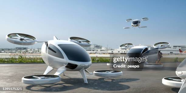 flotte d’avions électriques à décollage et atterrissage verticaux evtol utilisés comme navettes aéroportuaires - voiture autonome photos et images de collection