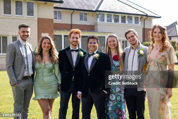 formal friend wedding portrait - corsage imagens e fotografias de stock