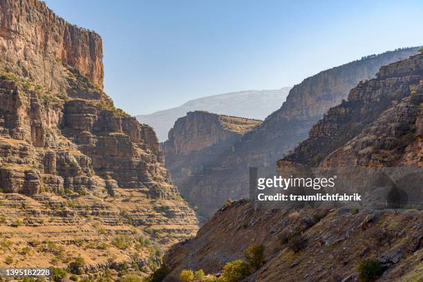 rawanduz canyon - kurdistan stock-fotos und bilder