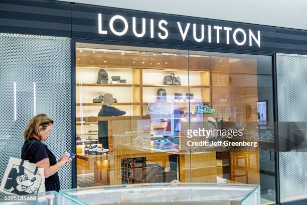 750 Department Store Louis Vuitton Stock Photos, High-Res Pictures, and  Images - Getty Images