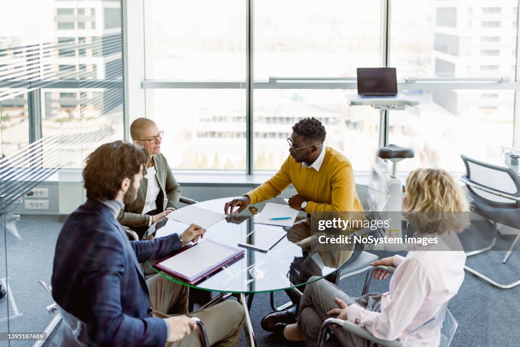 Signing contract. Investor and contractor