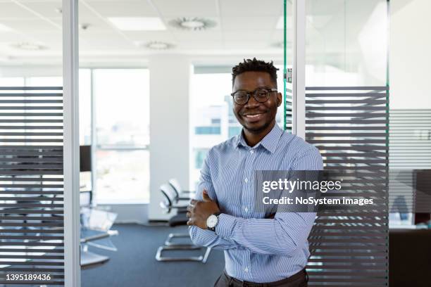 black ceo in front of his office - bank manager 個照片及圖片檔