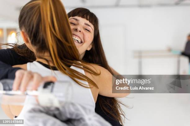 dancers embracing each other at the dance studio - dancers exercising teacher stockfoto's en -beelden