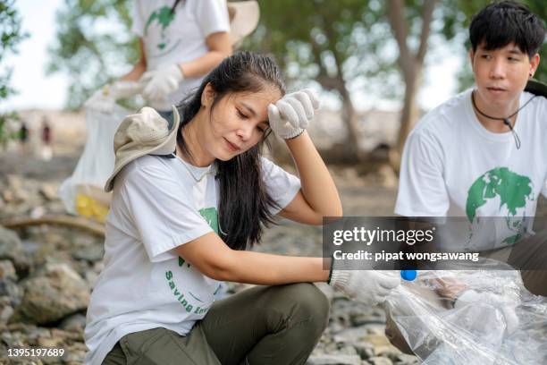 volunteers are working together to conserve the planet with coastal garbage collection, donation request, world environment day - asian activist stock pictures, royalty-free photos & images