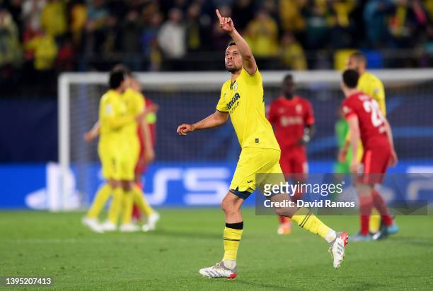 Francis Coquelin of Villarreal CF celebrates after scoring their team's second goal during the UEFA Champions League Semi Final Leg Two match between...